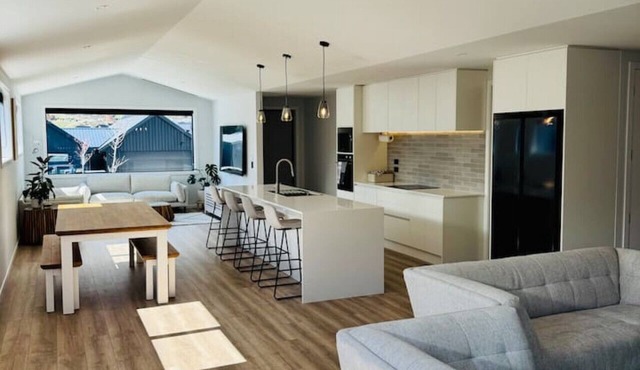 Dual Living 5BR 3Bath 2Kitchen Sleeps 10