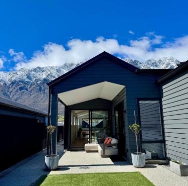 Dual Living 5BR 3Bath 2Kitchen Sleeps 10