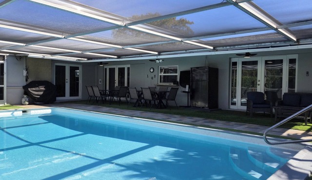 Dual Masters - Screened Pool - Media Game Room - 1GB Internet - Beach 6 Miles