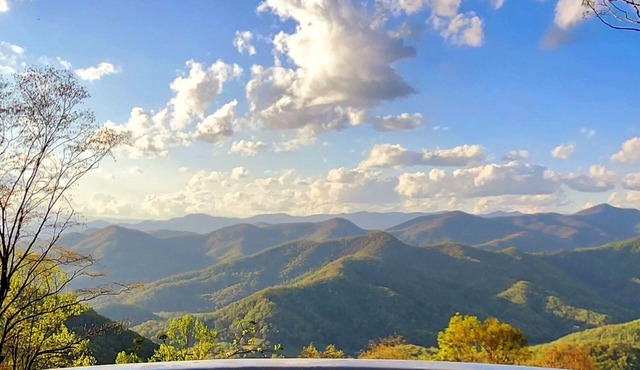 Dual Peaks Gem $1M Sharp Views/HOT TUB & WiFi
