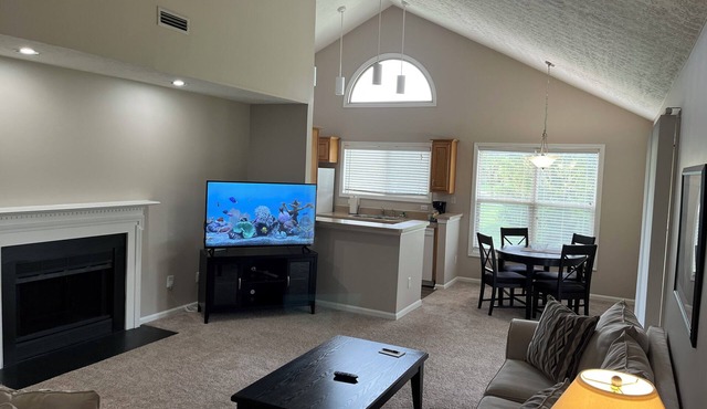 Dublin RETREAT! HUGE layout, wooded, FIRST FLOOR SUITE!