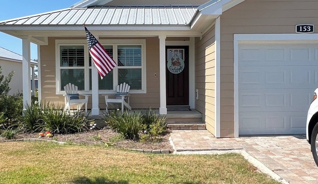 Dubs Beach Retreat! The perfect getaway close to the beach with a community pool