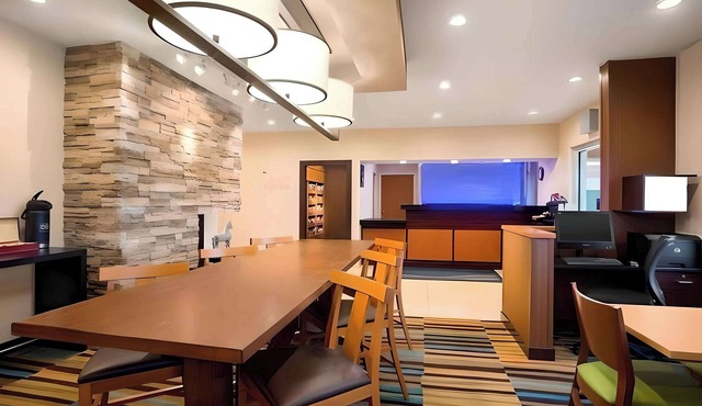 Dubuque Inn & Suites