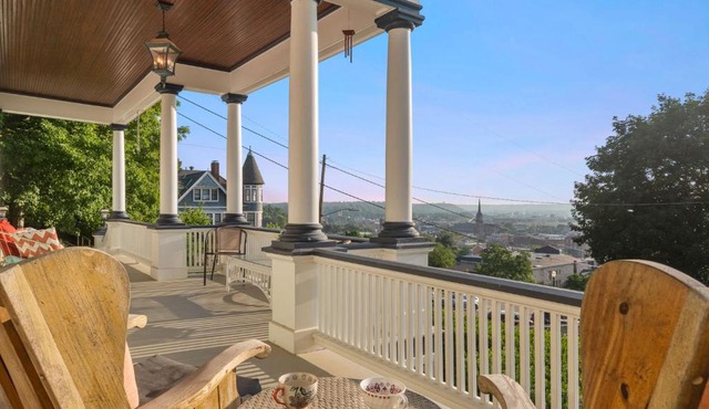 Dubuque's Front Porch, Historic Charmer, Walk Downtown