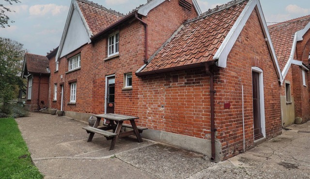 DUCHESS COTTAGE, family friendly, with a garden in Wickham Market