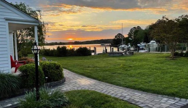 Duck Cove Waterfront Cottage