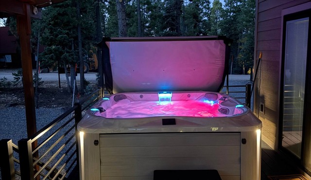 Duck Creek Luxury Cabin w/Hot Tub-Las Hermanas