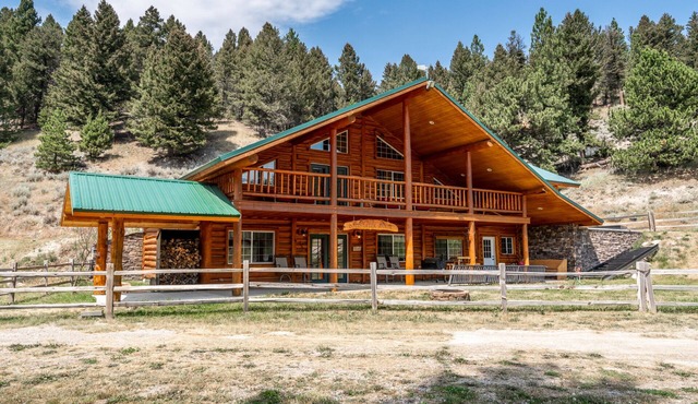 Duck Creek Ranch - Privacy in a Custom Log Home on 400 Acres!