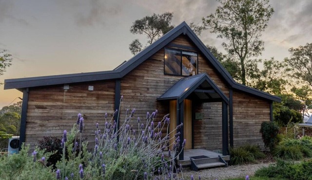 Duck`n Hill Barn & EV charge station