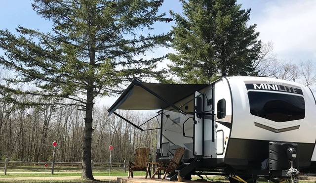 Duck Pond Camper - 3 blocks from the iconic Federal Dam and Leech Lake!