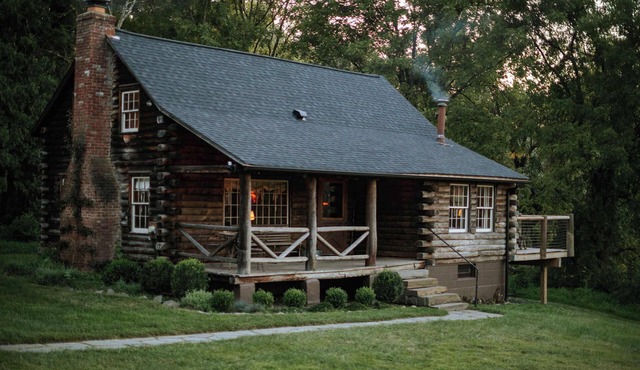 Duck Pond Lodge: Classic Log Charm | Hot Tub