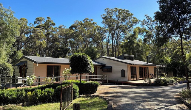 Duck Tree Lodge - Bush Retreat, Macedon Ranges