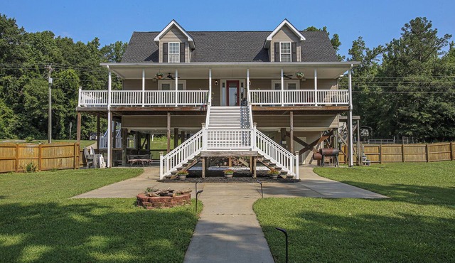 DuckedAway.Dreamy Lakefront Escape on Dutchman Creek!