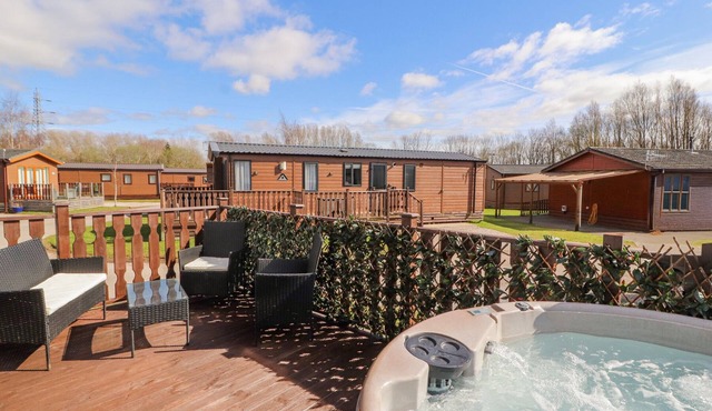 DUCKLING LODGE, pet friendly in South Lakeland Leisure Village