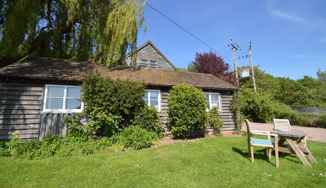 Duckpond Cottage - sleeps 2 guests in 1 bedroom