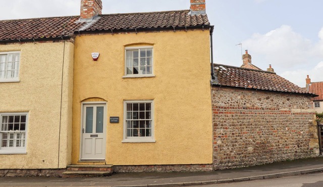 DUCKSTONE COTTAGE, pet friendly, character holiday cottage in Whixley