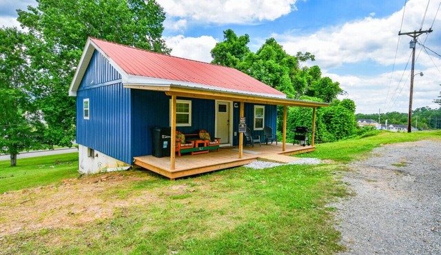 Ducktown Cottage-wifi-free activities-new open deck area-close to Ocoee river
