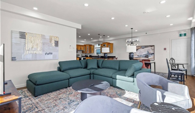 Duckworth 2 Kings Penthouse Harbour Vws