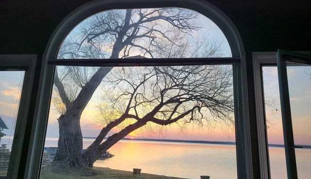 Duclos Point Lakefront Private Property w Breathtaking Sunsets