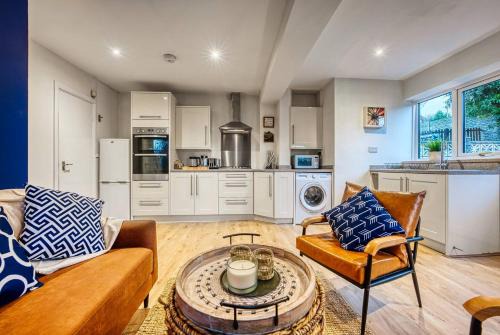 Dudley-5 beds-Contractors-parking-long stay!