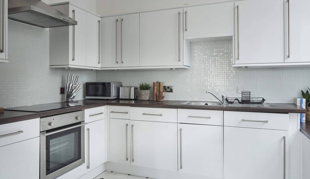 Dudley - Exec Travel - 2bed- Long stay - Parking!