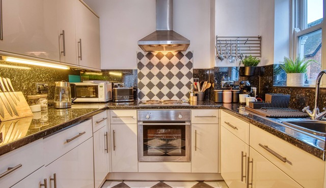 Dudley-Spacious Exec 1 bed - Long stay - Parking!