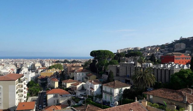 Due south! Superb T3 (93 m²) with sunny terrace and panoramic sea view