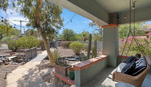 Duende Retreat: Private Heated Pool, Walk to U of A