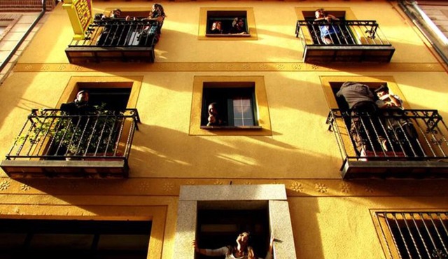 Duermevela, a rural house in the center of Segovia.
