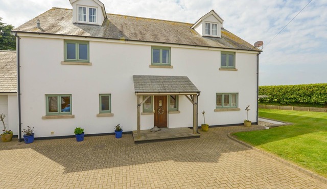 DUFFIELD, pet friendly, luxury holiday cottage in St Ann's Chapel