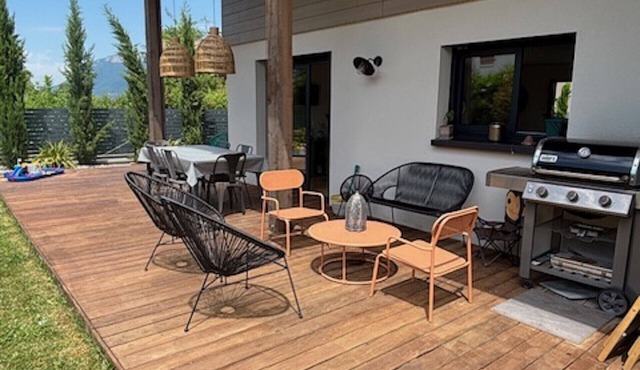 DUINGT, Spacieuse Villa, jardin arboré , calme,8 pers