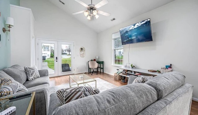 Duke 10 Min Away! 3 Bedroom