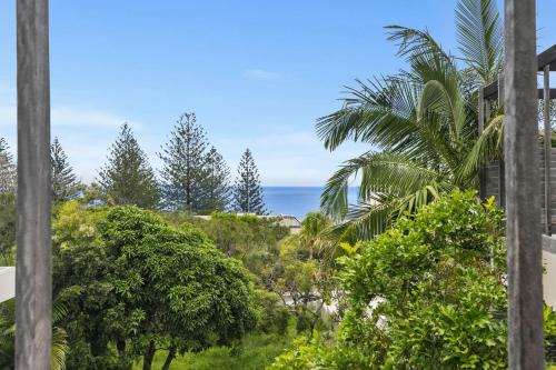 Duke St Convenience at your doorstep Beach living in the heart of the village close to cafes Ocean glimpse