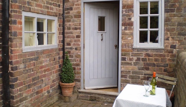 Duken courtyard holiday cottage