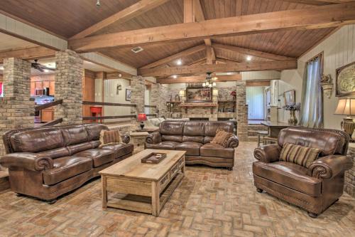 Dularge Grand Villa - Steps to Marina + Fishing!