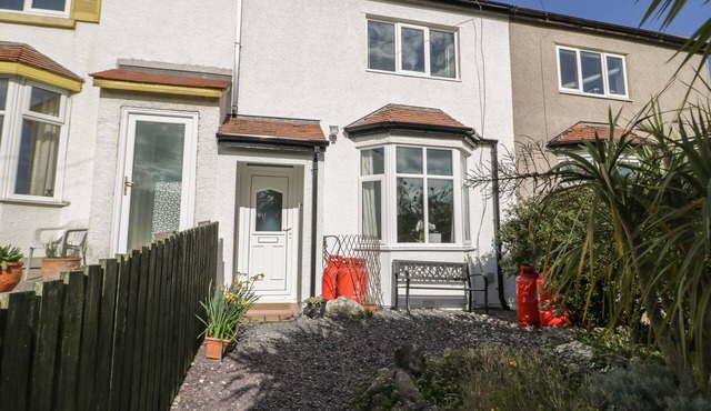 DULAS, pet friendly, character holiday cottage in Llandudno Junction