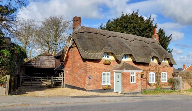 Dulcima Cottage - Four Bedroom House, Sleeps 8