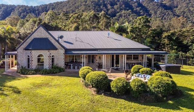 Dulguigan Downs - 4BR French Country Homestead
