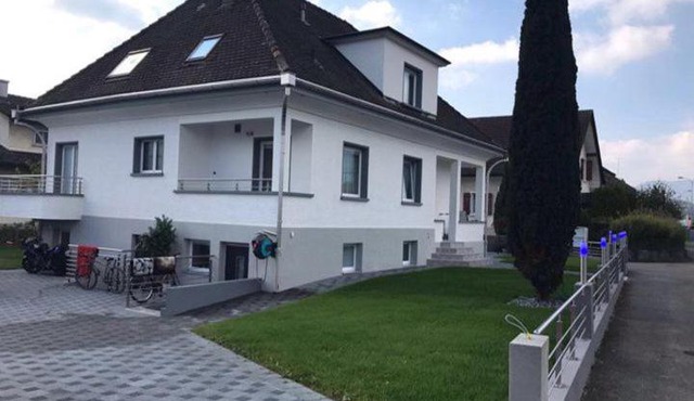 Dulliken 1 Schlafzimmer, Wohnzimmer, Küche mit Geschirr komplett, Bad