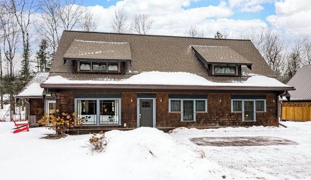 Duluth's North Shore 4+ Bedroom/3+ Bath + Sauna - Talmadge Timber Cottage Home