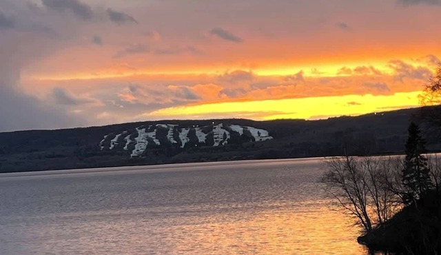 Duluth/Superior Escape-up to 26 guests-Indoor Pool-Sauna-St.Louis River-SpiritMt