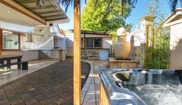 Dulwich house, close to city ,restaurants etc