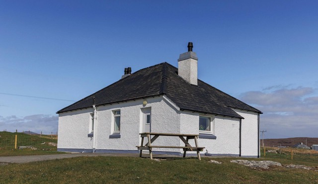 DUN BUIDHE, pet friendly in Daliburgh, Isle Of South Uist