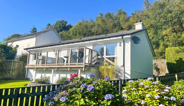 Dunbheag Cottage - waterfront, seaviews, sleeps 4 guests