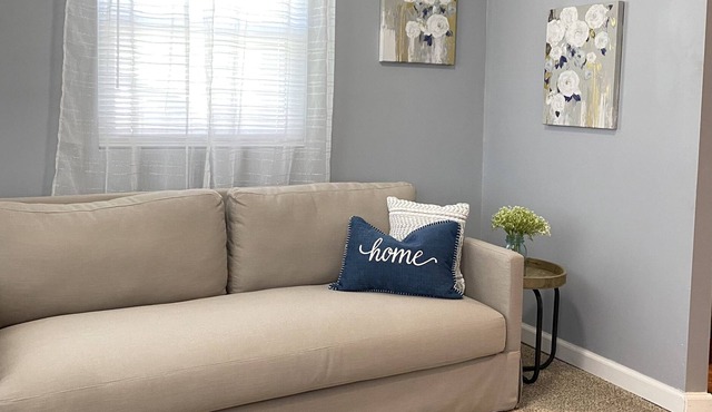Duncan Home Cozy & Updated: 10 mins to Downtown