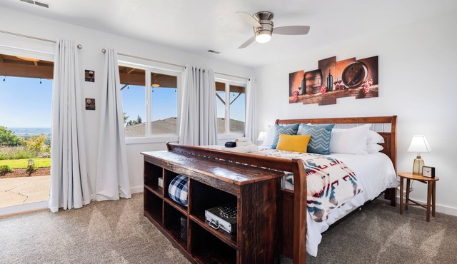 Dundee Hills Haven | King Suite, Sauna & Views