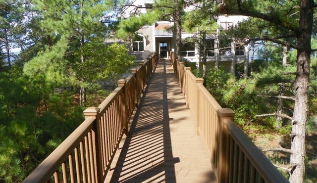DUNE BRIDGE-Breathtaking Bay & Sunset Views From The Deck and Almost Every Room.