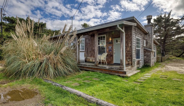 Dune Grass Cottage-Charming, steps to beach