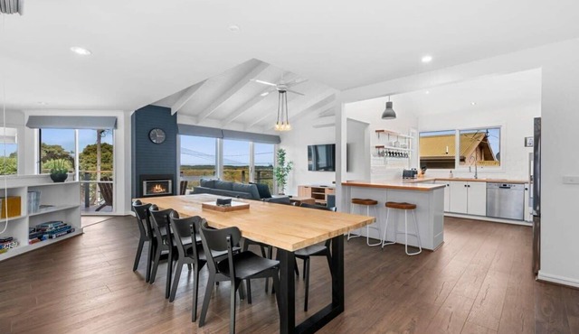 Dune Views Beach House, Gas Fire. Ocean Grove