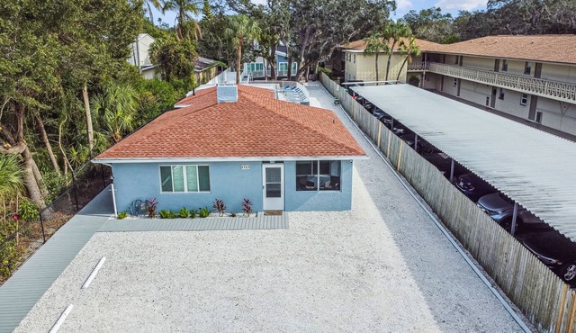 Dunedin Bungalow on Pinellas Trail w/Heated Pool! Walk or Bike to Downtown Dune